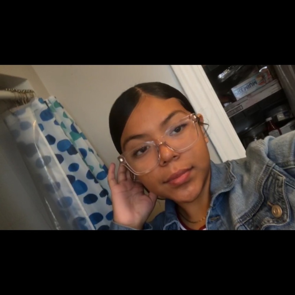 Meet your Posher, Yadira